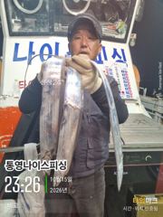통영나이스피싱!!!왕칼치. 주렁주렁 풀치바글바글 쉴틈없이 올라타네요