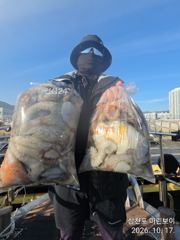 [사천] 삼천포 마린보이 10. 17. 덩치 싸이즈 주간문어 풍성하게 뜯…