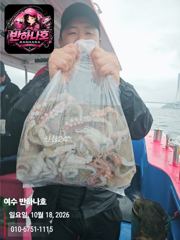 [여수반하나호] 문어 잘나와주네요.내일 5자리여유 있습니다.